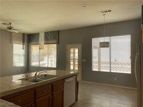9172 W Viking Rd in Las Vegas, NV - Building Photo - Building Photo