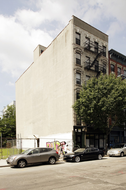 325 E Houston St in New York, NY - Building Photo