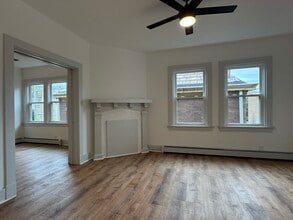 23 Howard St, Unit 3 in Millvale, PA - Foto de edificio - Building Photo