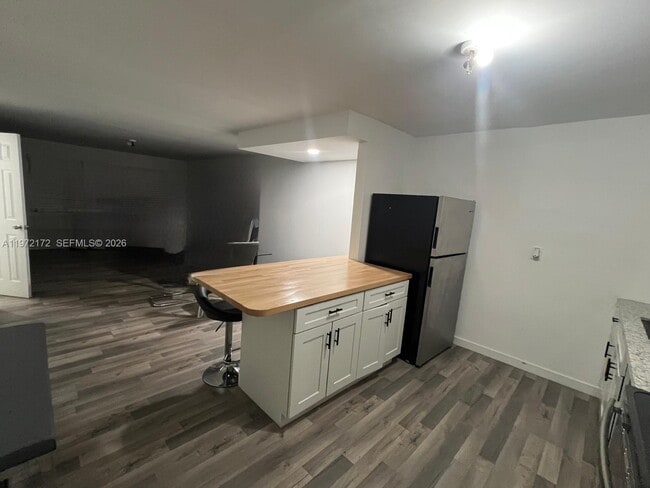 1560 NE 151st St in Miami, FL - Building Photo - Building Photo