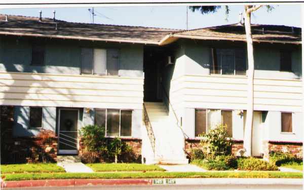 137-149 S Barranca Ave in Covina, CA - Foto de edificio - Building Photo