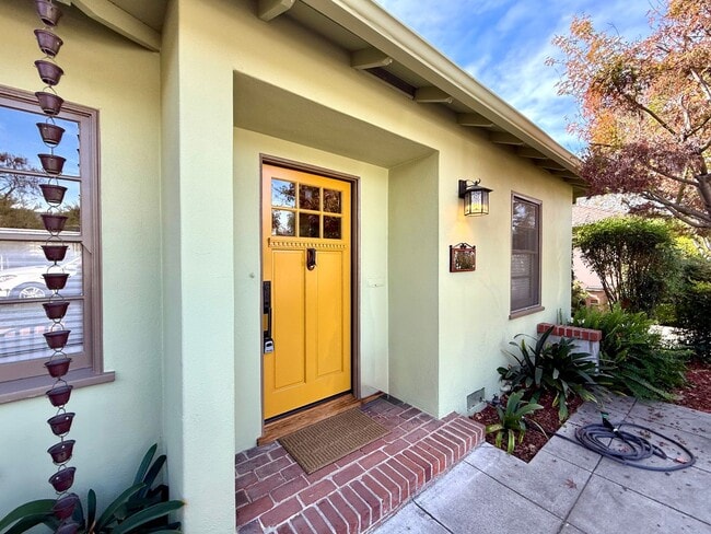 516 W 9th St in Claremont, CA - Building Photo - Building Photo