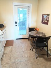 1620 1/4 York Dr in Vista, CA - Foto de edificio - Building Photo