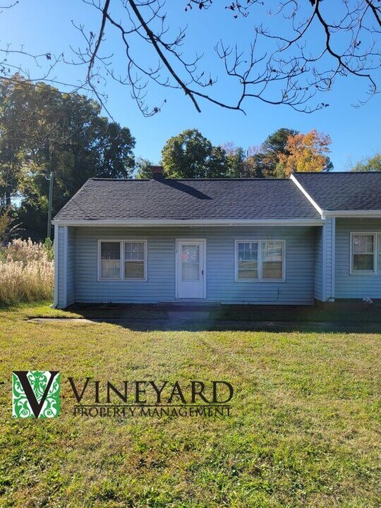 916 N Tennessee St in Cartersville, GA - Building Photo