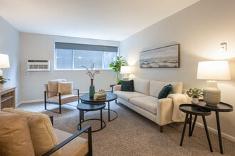 The Highlands Apartments in Grand Rapids, MI - Building Photo - Interior Photo