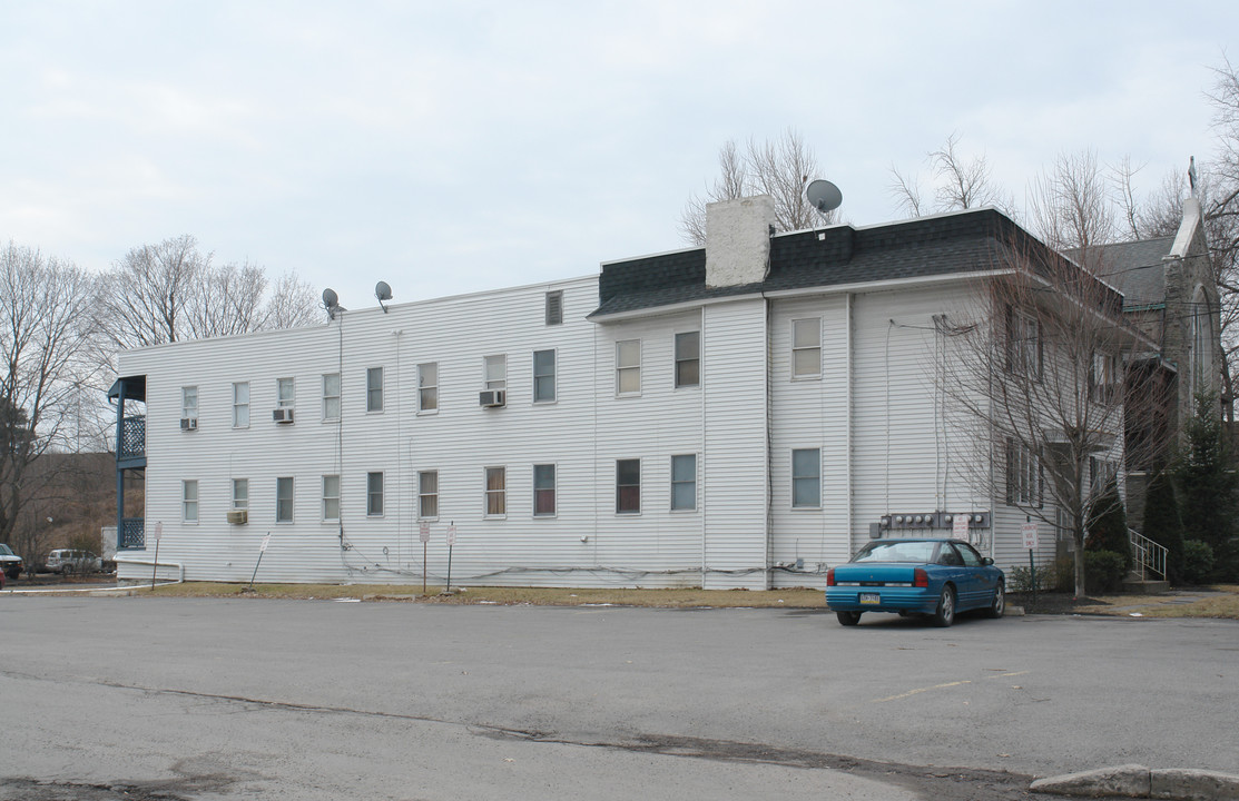 885 Wyoming Ave in Kingston, PA - Foto de edificio