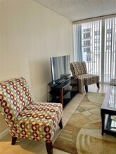 111 Briny Ave in Pompano Beach, FL - Foto de edificio - Building Photo