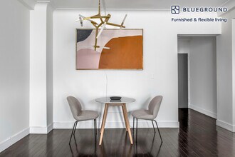 15 W 55th St in New York, NY - Building Photo - Building Photo