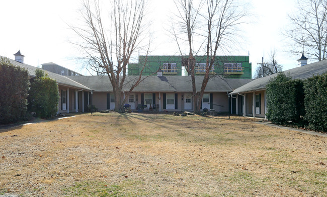 Madison Apartments in Springfield, MO - Building Photo - Building Photo