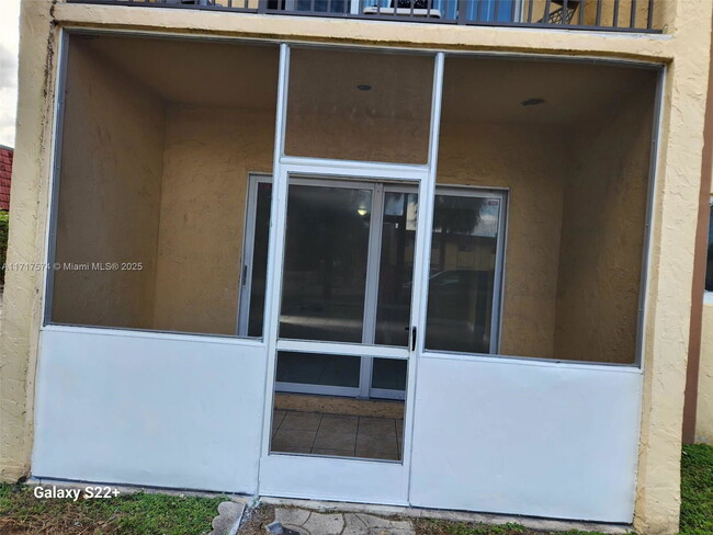 2824 NW 55th Ave in Lauderhill, FL - Building Photo - Building Photo