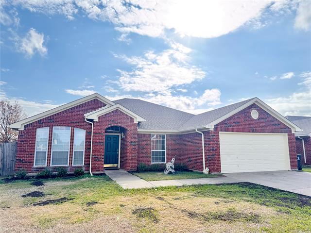 512 Quartz St in Arlington, TX - Building Photo