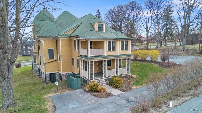 2004 E Genesee St in Syracuse, NY - Building Photo - Building Photo