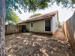 9221 Kempler Dr in Austin, TX - Building Photo - Building Photo