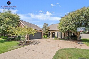 8564 Grand View Dr in Baton Rouge, LA - Building Photo