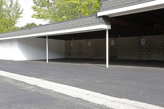 Covington Place in Peoria, IL - Building Photo - Building Photo