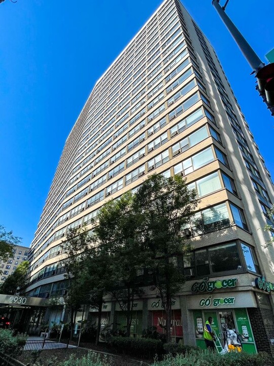 2930 N Sheridan Rd, Unit 607 in Chicago, IL - Building Photo