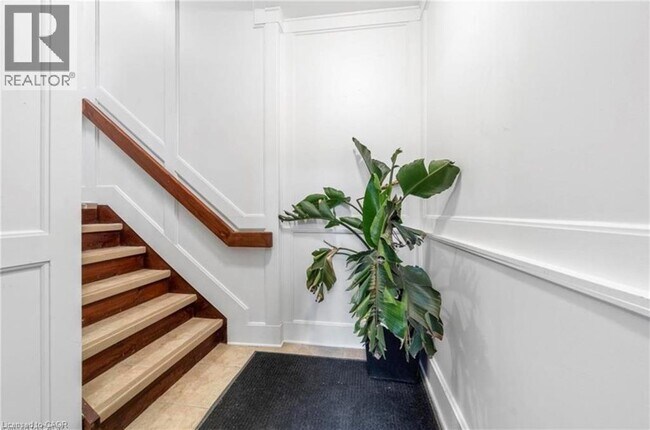 215 Locke St S in Hamilton, ON - Building Photo - Building Photo