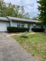 8599 E H Ave in Kalamazoo, MI - Building Photo