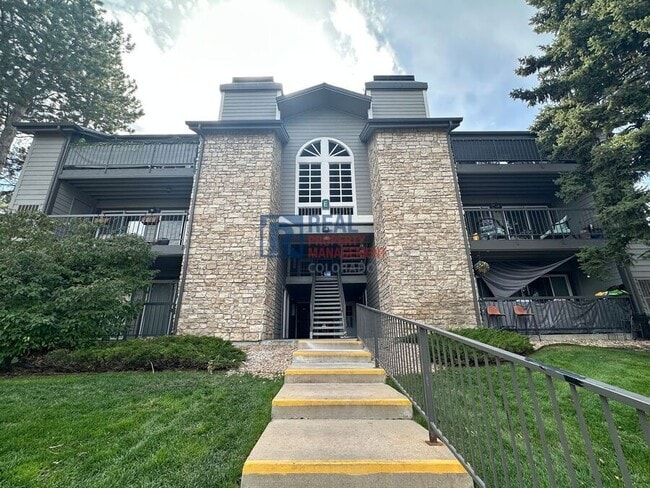 property at 2575 S Syracuse Way