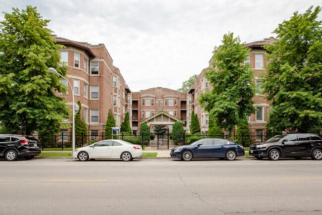437 E Oakwood Blvd-Unit -437-44 in Chicago, IL - Building Photo - Building Photo