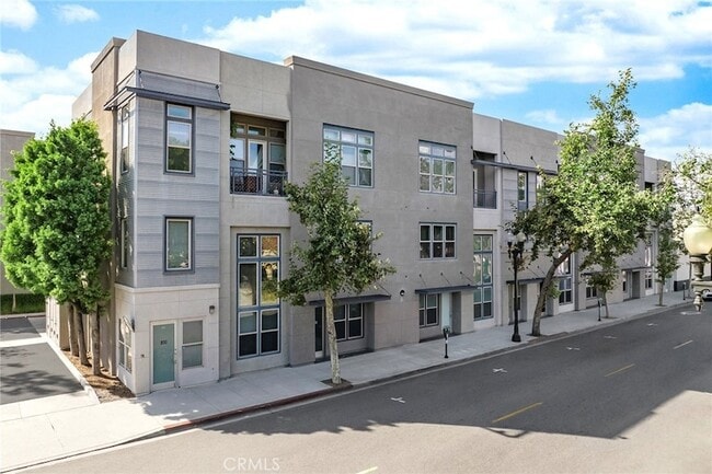 210 N Spurgeon St in Santa Ana, CA - Building Photo - Building Photo