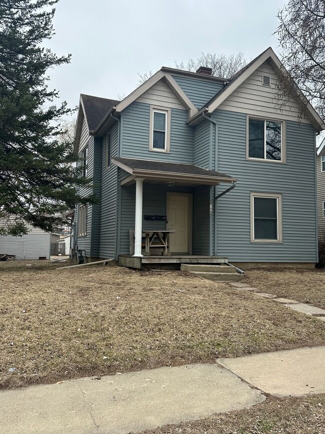 property at 104 7th St NW