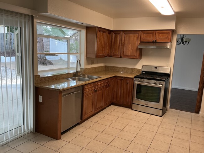 22353 Welby Way in Canoga Park, CA - Building Photo - Building Photo