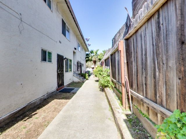 2120 E 22nd St in Oakland, CA - Building Photo