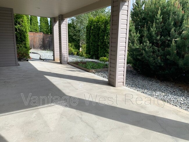 property at 1539 Wilmot Ave