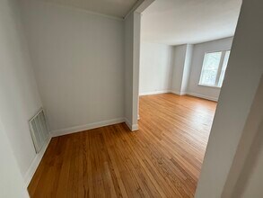 2002 W Jarvis Ave in Chicago, IL - Building Photo - Building Photo
