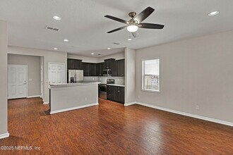 7019 Buroak Ct in Jacksonville, FL - Building Photo - Building Photo