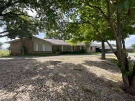 24291 TX-19 in Canton, TX - Building Photo