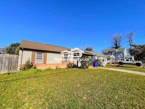 1074 Bland St in Norfolk, VA - Foto de edificio - Building Photo