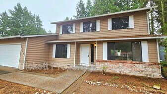 5401 Pineridge Dr NE in Bremerton, WA - Building Photo