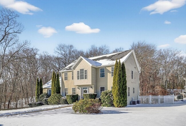 3 Diana Hill Dr in Millbury, MA - Foto de edificio - Building Photo