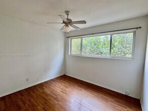 2380 Diana Dr in Hallandale Beach, FL - Building Photo - Building Photo