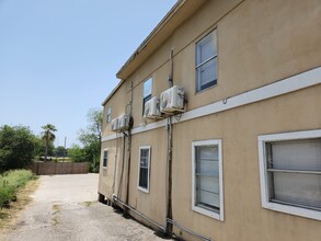 911 Laredo in Corpus Christi, TX - Building Photo - Building Photo