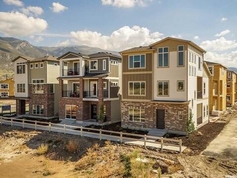 12 S Rio Grand Ave in Farmington, UT - Building Photo