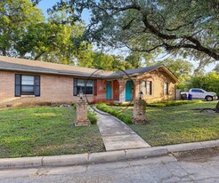 3817 Parkwood St in Waco, TX - Building Photo