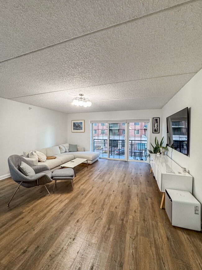 750 Pearson St, Unit 750 Pearson St #212 in Des Plaines, IL - Building Photo - Building Photo