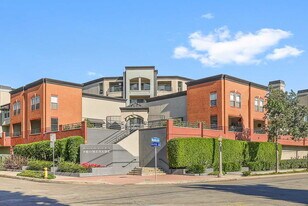 Wilshire Promenade in Fullerton, CA - Building Photo