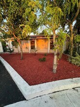 1045 SW 122nd Ct in Miami, FL - Building Photo - Building Photo