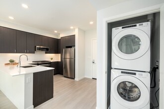 MV Apartments in Mountain View, CA - Building Photo - Building Photo