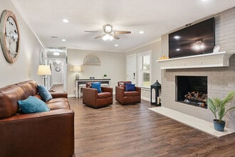 1802 Carter Creek Pkwy in Bryan, TX - Building Photo - Building Photo