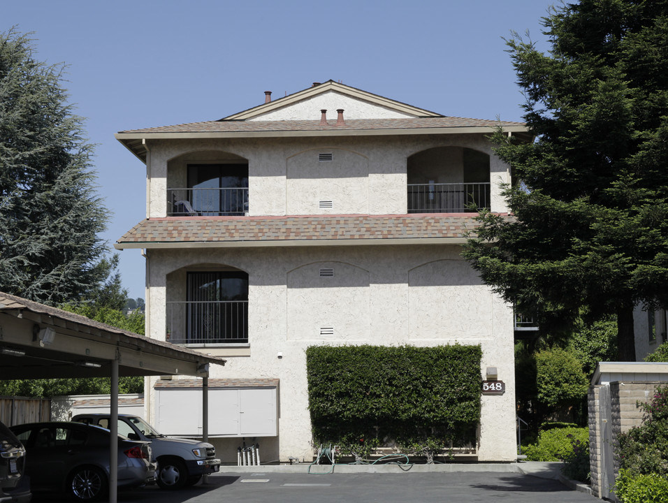 Willow Tree Apartments in San Leandro, CA - Foto de edificio