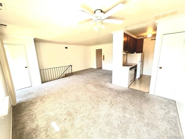 115 Artist Lake Dr in Middle Island, NY - Building Photo - Building Photo