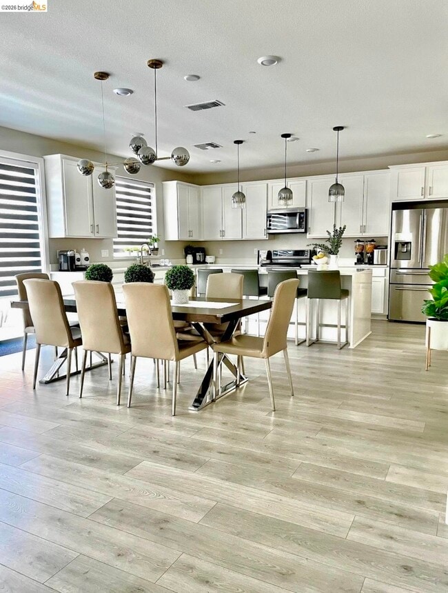 183 Goose Creek Ave in Brentwood, CA - Building Photo - Building Photo