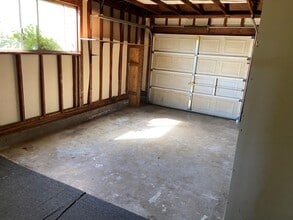 5040 E St in Springfield, OR - Building Photo - Building Photo