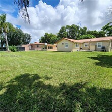 60 Palmetto Dr in Miami Springs, FL - Building Photo - Building Photo