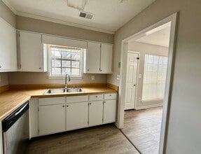 304 Hillsboro Ln in Helena, AL - Building Photo - Building Photo